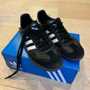 Adidas Samba (7.5)